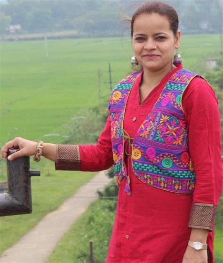 Chandan Mitra Biography, Age, Height, Wife, Net Worth, Family