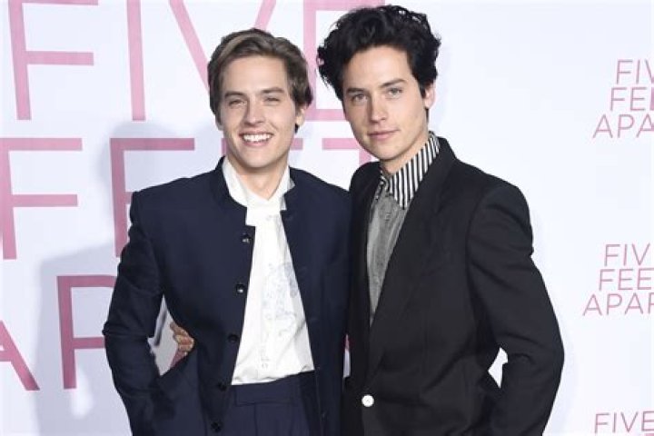 Dylan and Cole Sprouse Biography, Age, Height, Wife, Net Worth, Family