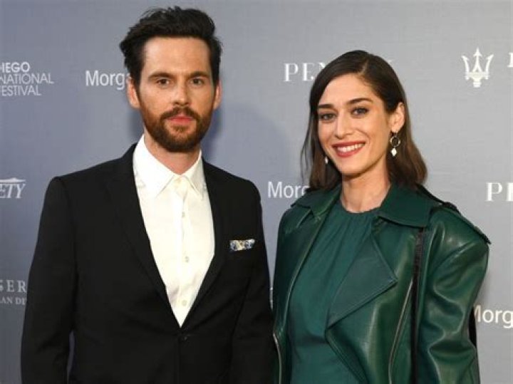 Lizzy Caplan Biography, Age, Height, Husband, Net Worth, Family