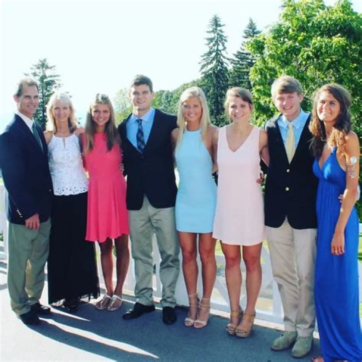 Luke Kuechly Biography, Age, Height, Wife, Net Worth, Family