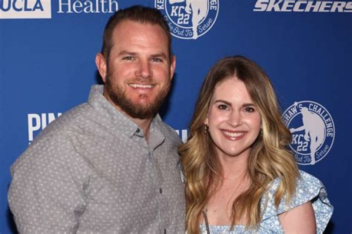 Max Muncy Biography, Age, Height, Wife, Net Worth, Family