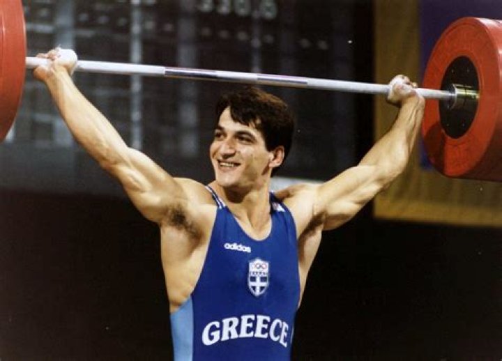 Pyrros Dimas biografía, edad, altura, esposo, net worth, familia