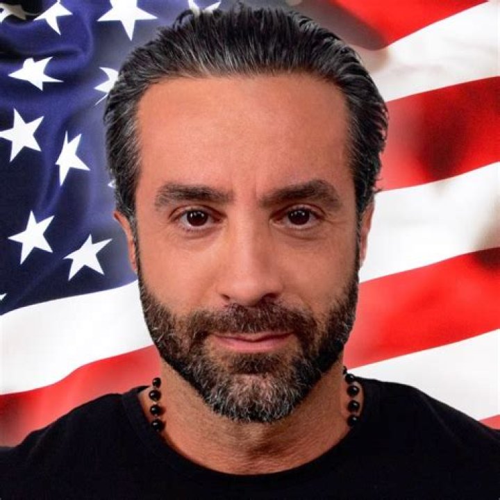 Vincent Oshana biografía, edad, altura, esposo, net worth, familia