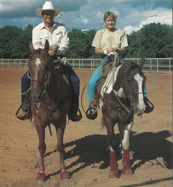 Walt Garrison Biography, Age, Height, Wife, Net Worth, Family